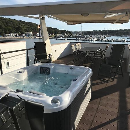 PUY Floating House Varoni מראה חיצוני תמונה