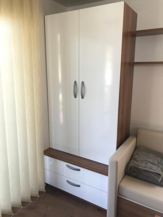 PUY Floating House Varoni מראה חיצוני תמונה