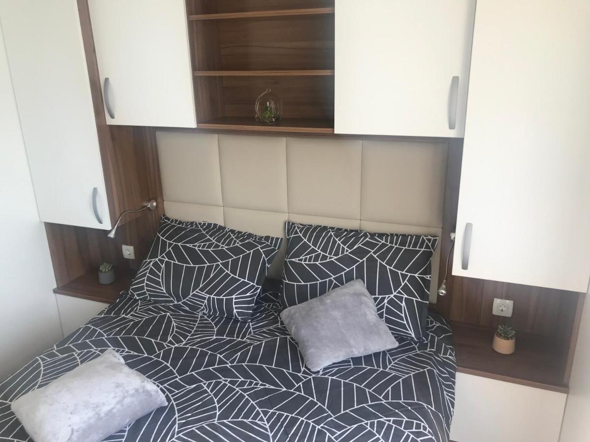 PUY Floating House Varoni מראה חיצוני תמונה