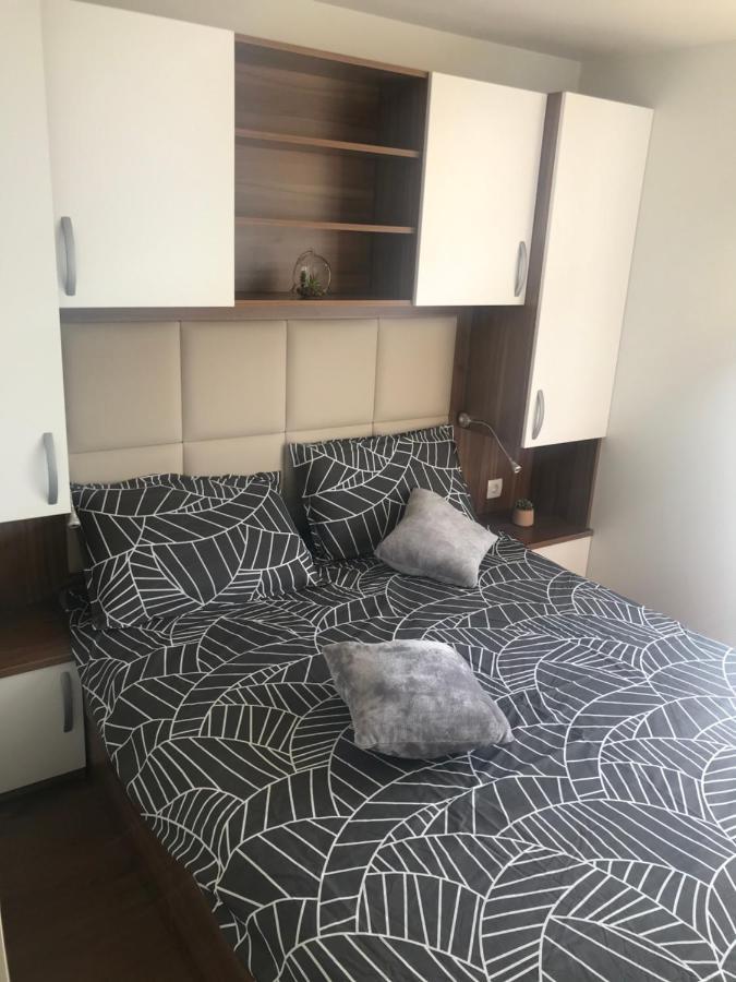 PUY Floating House Varoni מראה חיצוני תמונה