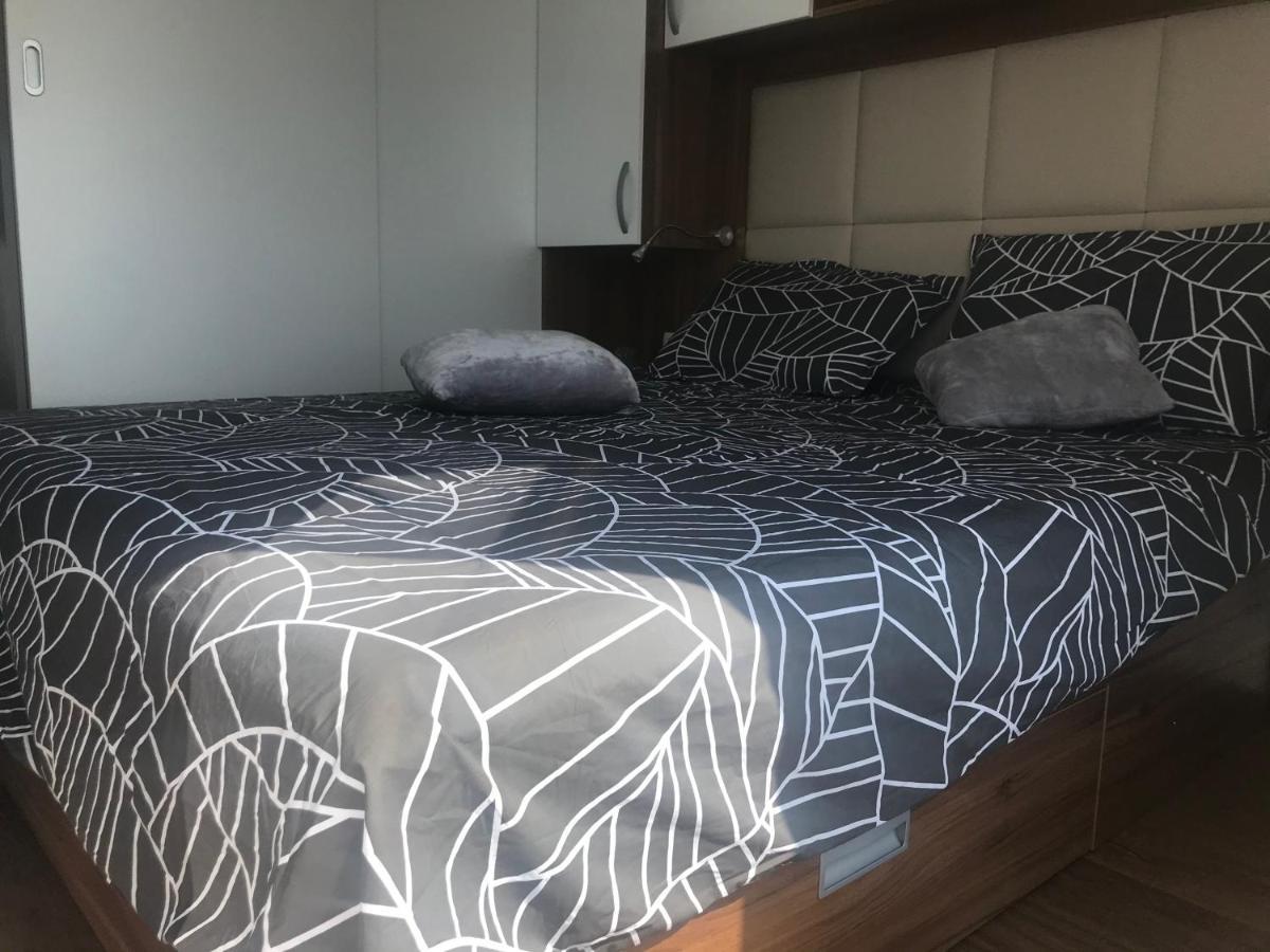 PUY Floating House Varoni מראה חיצוני תמונה
