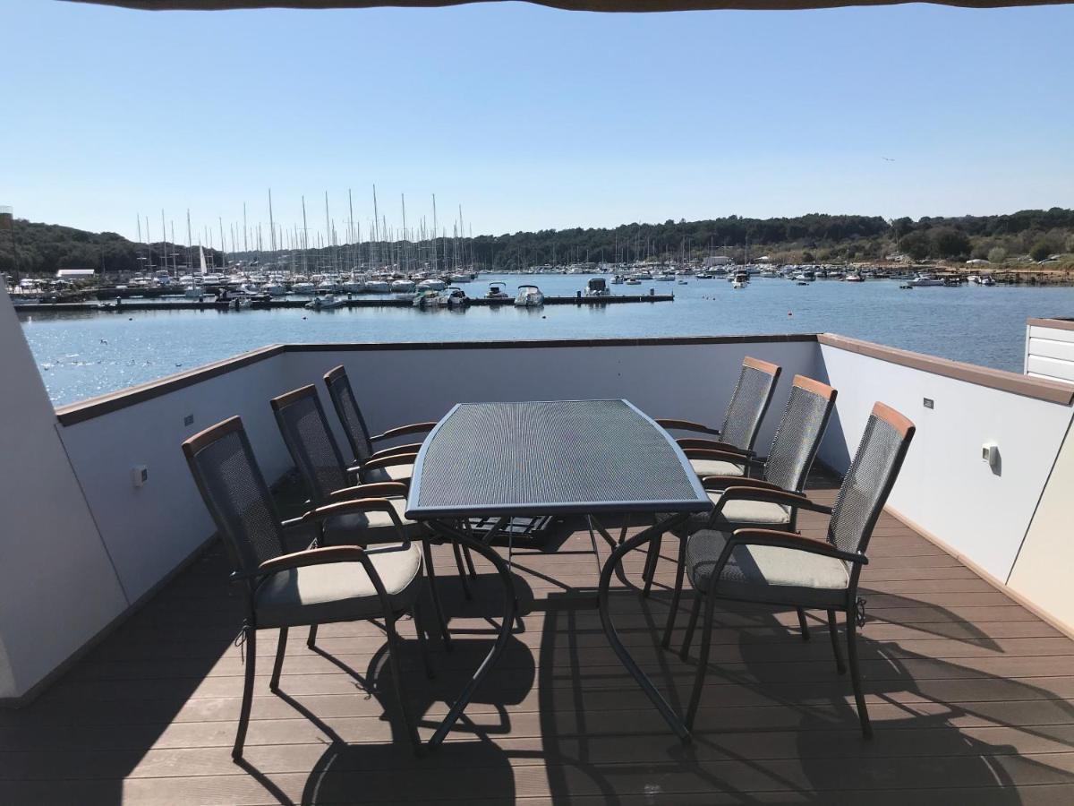PUY Floating House Varoni מראה חיצוני תמונה