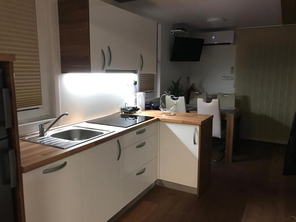 PUY Floating House Varoni מראה חיצוני תמונה
