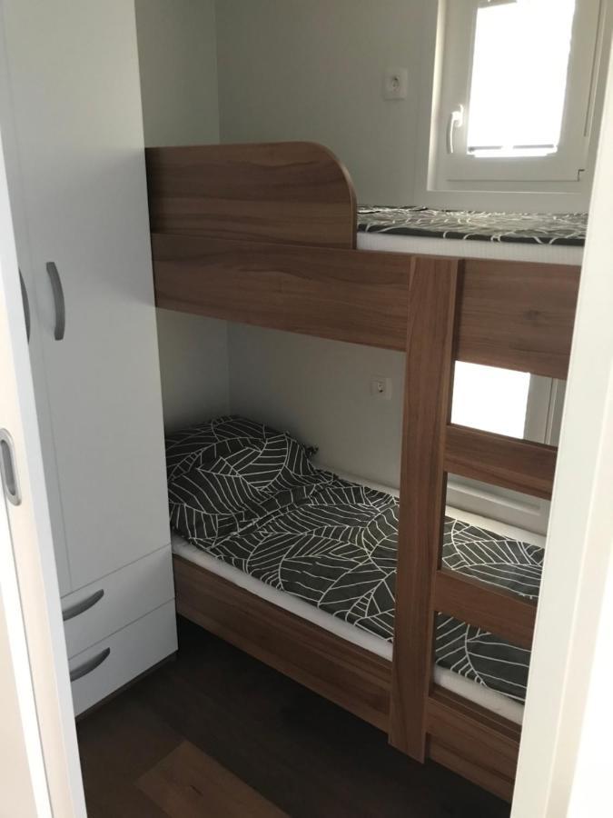 PUY Floating House Varoni מראה חיצוני תמונה