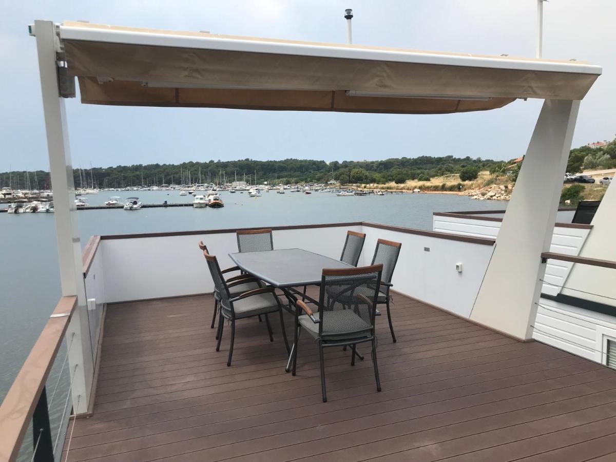 PUY Floating House Varoni מראה חיצוני תמונה